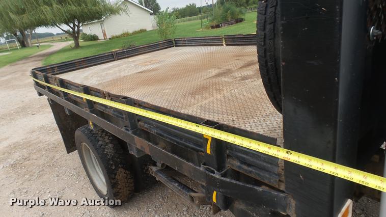 image for item DB3325 2001 Ford F550 flatbed truck