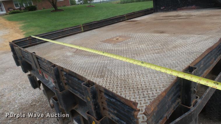 image for item DB3325 2001 Ford F550 flatbed truck