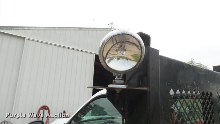 image for item DB3325 2001 Ford F550 flatbed truck