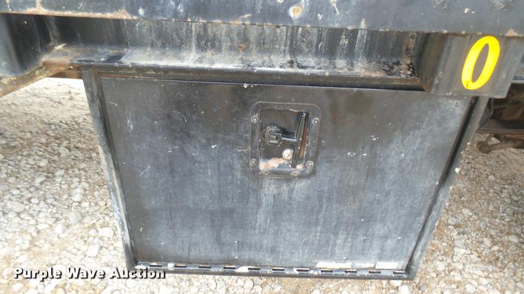 image for item DB3325 2001 Ford F550 flatbed truck