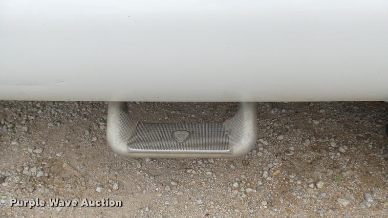 image for item DB3325 2001 Ford F550 flatbed truck