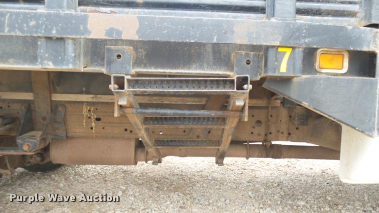 image for item DB3325 2001 Ford F550 flatbed truck