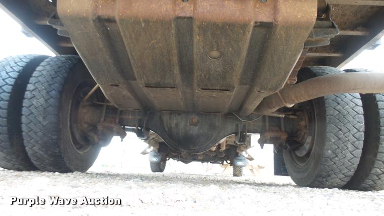 image for item DB3325 2001 Ford F550 flatbed truck