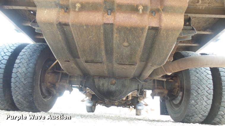 image for item DB3325 2001 Ford F550 flatbed truck