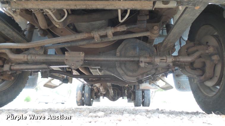 image for item DB3325 2001 Ford F550 flatbed truck