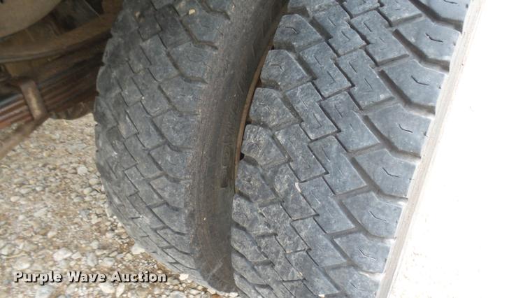 image for item DB3325 2001 Ford F550 flatbed truck