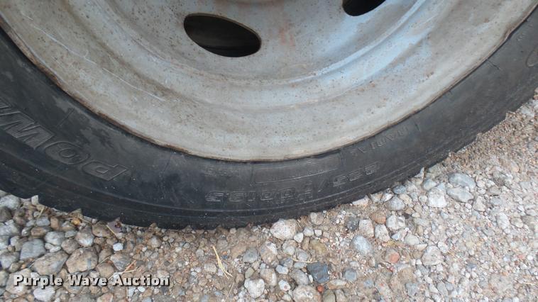 image for item DB3325 2001 Ford F550 flatbed truck