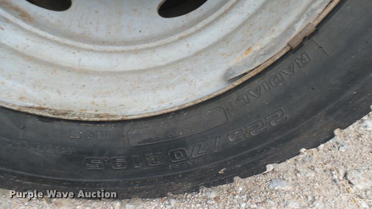 image for item DB3325 2001 Ford F550 flatbed truck