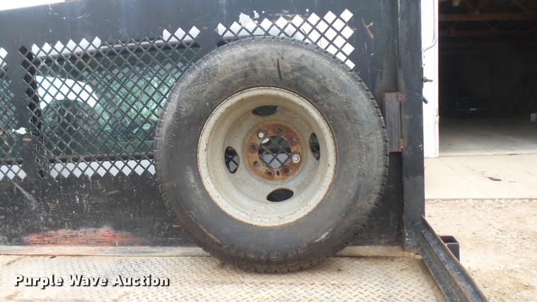 image for item DB3325 2001 Ford F550 flatbed truck