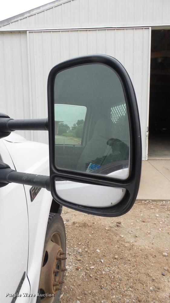 image for item DB3325 2001 Ford F550 flatbed truck