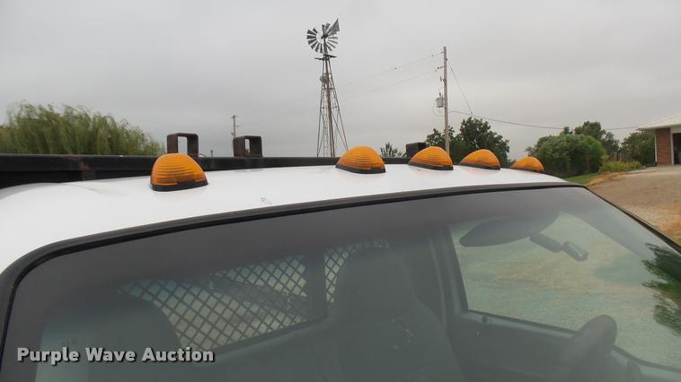 image for item DB3325 2001 Ford F550 flatbed truck