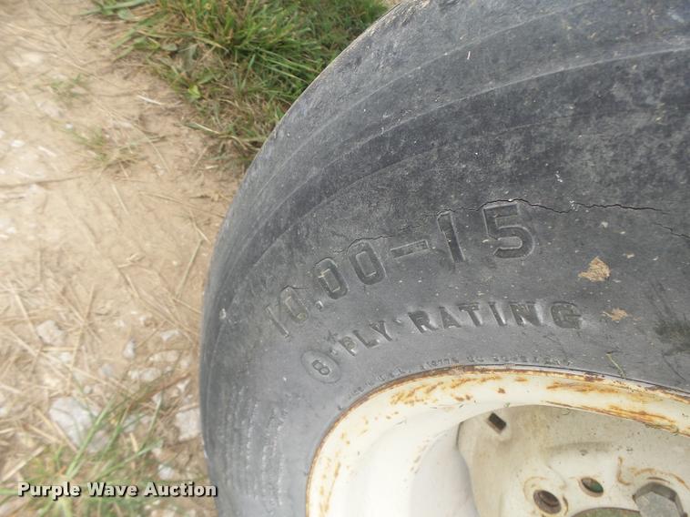 image for item DB5818 John Deere 125 silage wagon