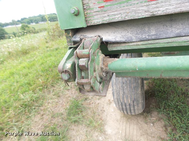 image for item DB5818 John Deere 125 silage wagon
