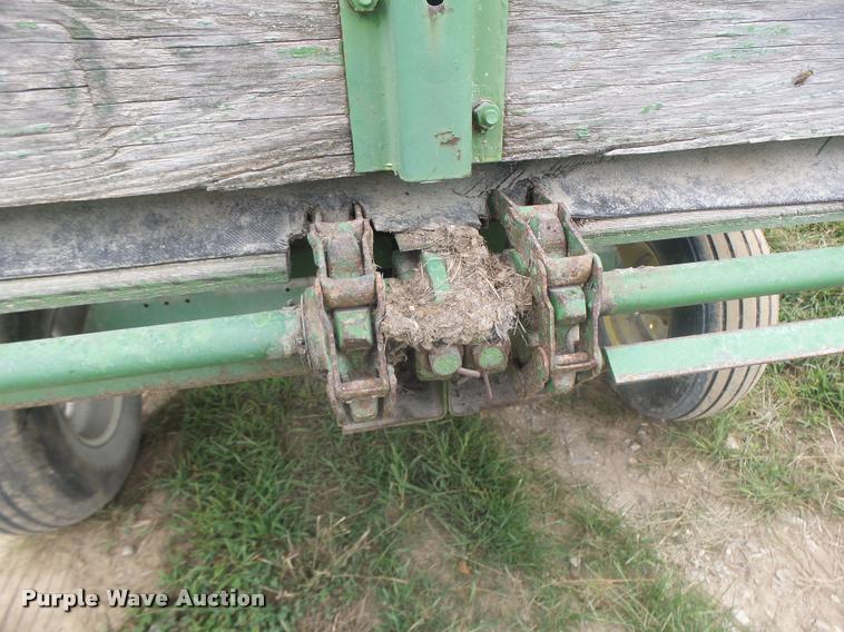 image for item DB5818 John Deere 125 silage wagon