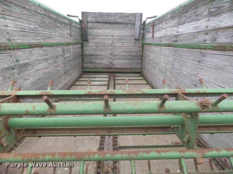 image for item DB5818 John Deere 125 silage wagon