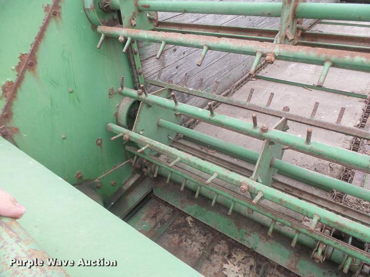 image for item DB5818 John Deere 125 silage wagon