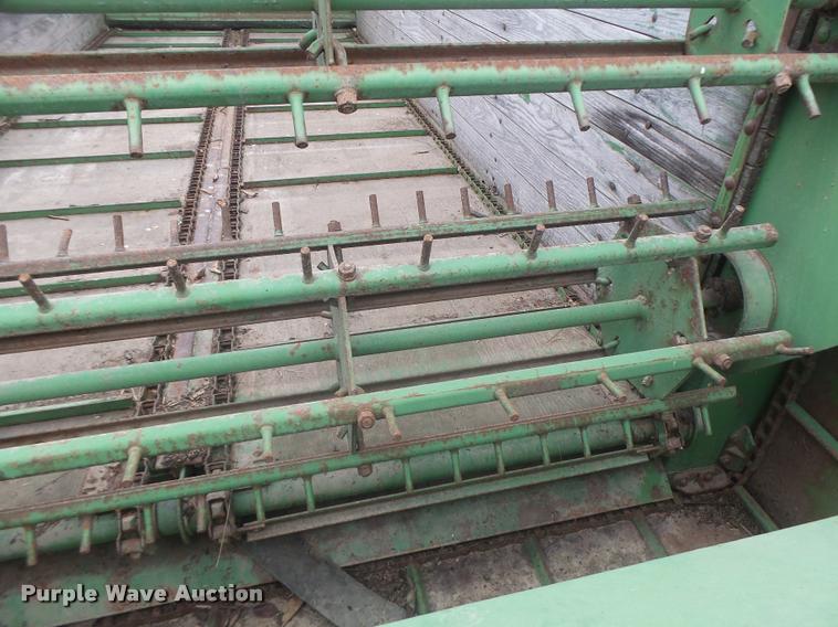 image for item DB5818 John Deere 125 silage wagon