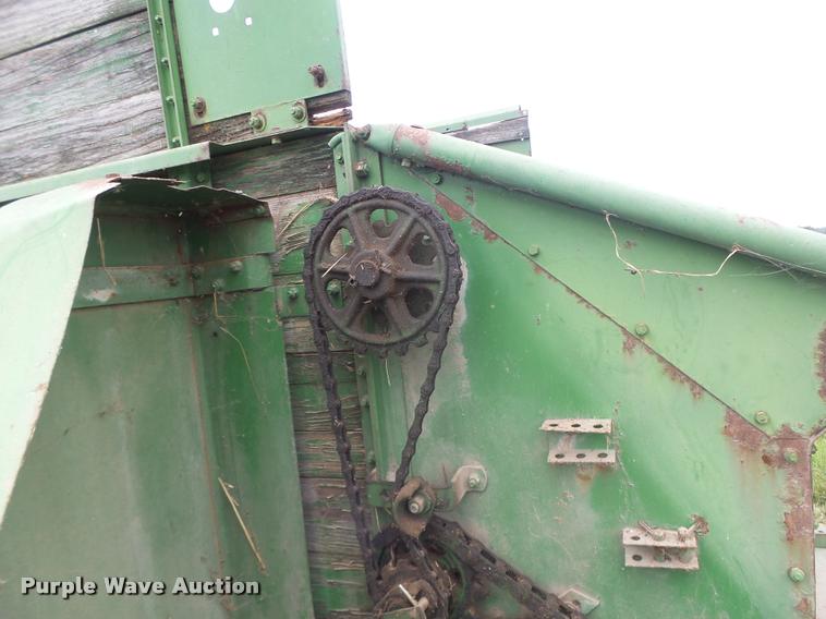 image for item DB5818 John Deere 125 silage wagon