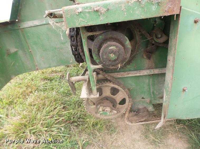 image for item DB5818 John Deere 125 silage wagon