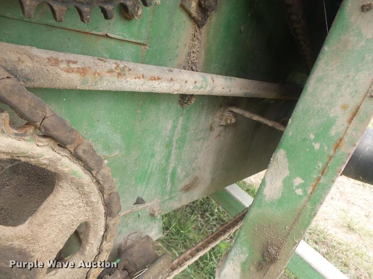 image for item DB5818 John Deere 125 silage wagon