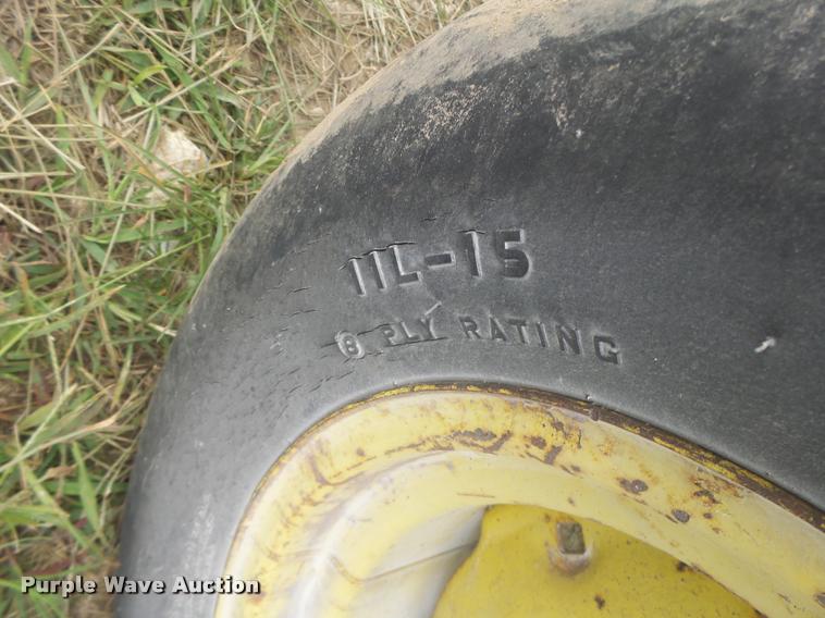 image for item DB5818 John Deere 125 silage wagon