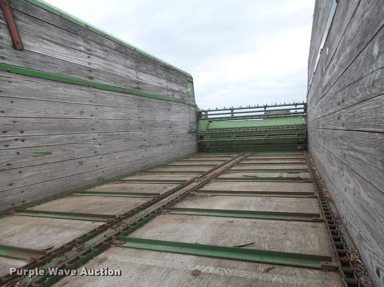 image for item DB5818 John Deere 125 silage wagon