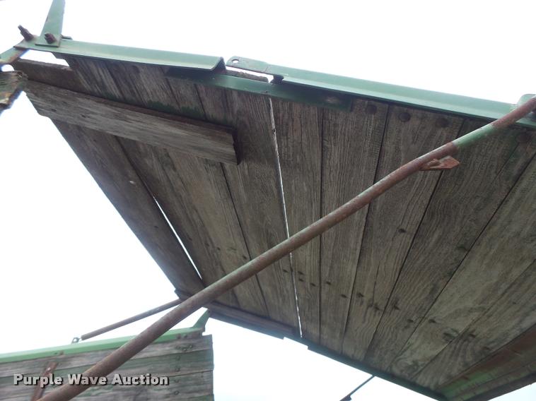 image for item DB5818 John Deere 125 silage wagon