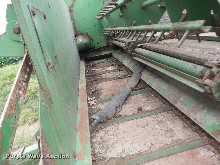 image for item DB5818 John Deere 125 silage wagon