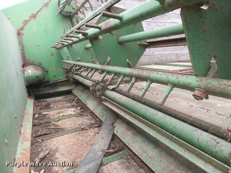 image for item DB5818 John Deere 125 silage wagon