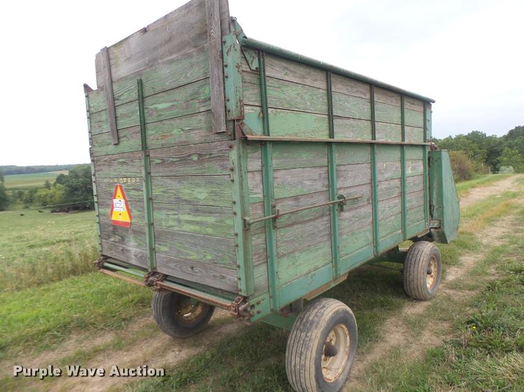 image for item DB5819 John Deere 112 silage wagon