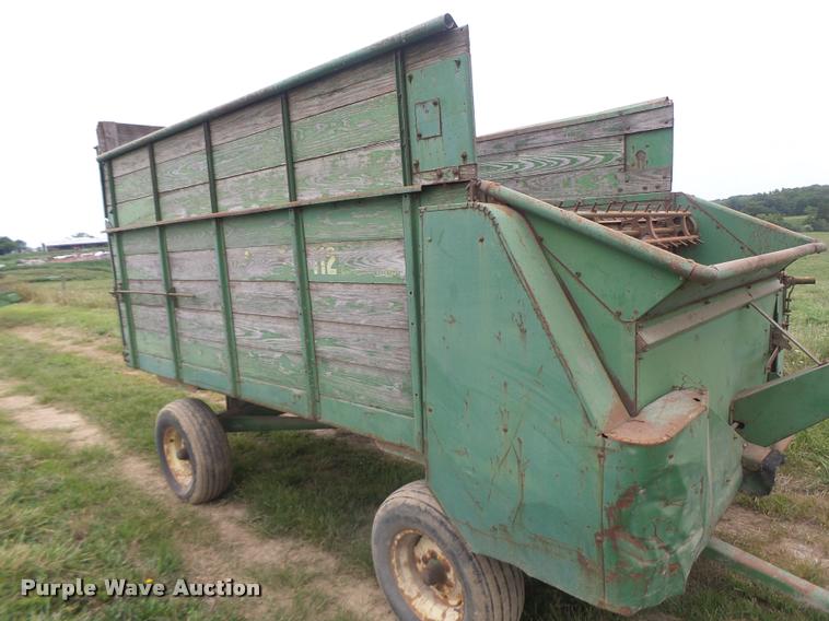 image for item DB5819 John Deere 112 silage wagon