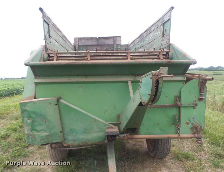 image for item DB5819 John Deere 112 silage wagon