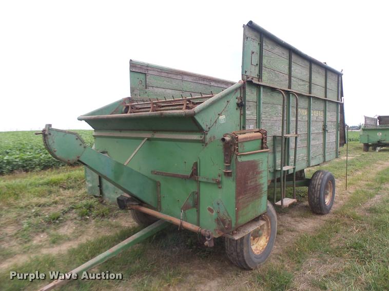 image for item DB5819 John Deere 112 silage wagon
