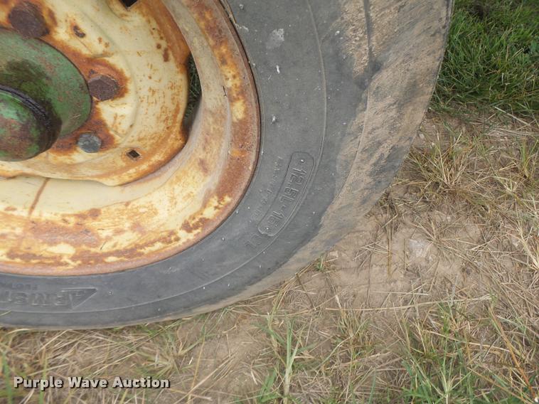 image for item DB5819 John Deere 112 silage wagon