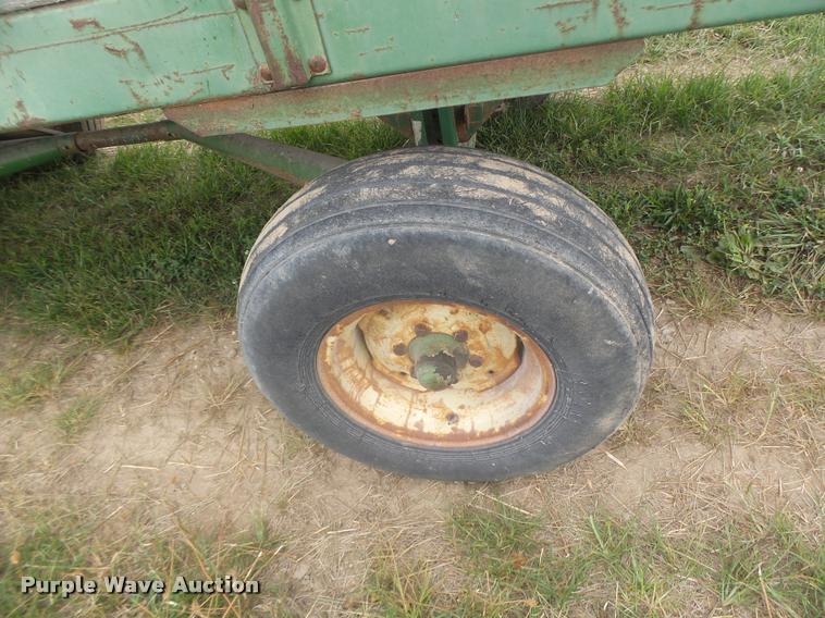image for item DB5819 John Deere 112 silage wagon
