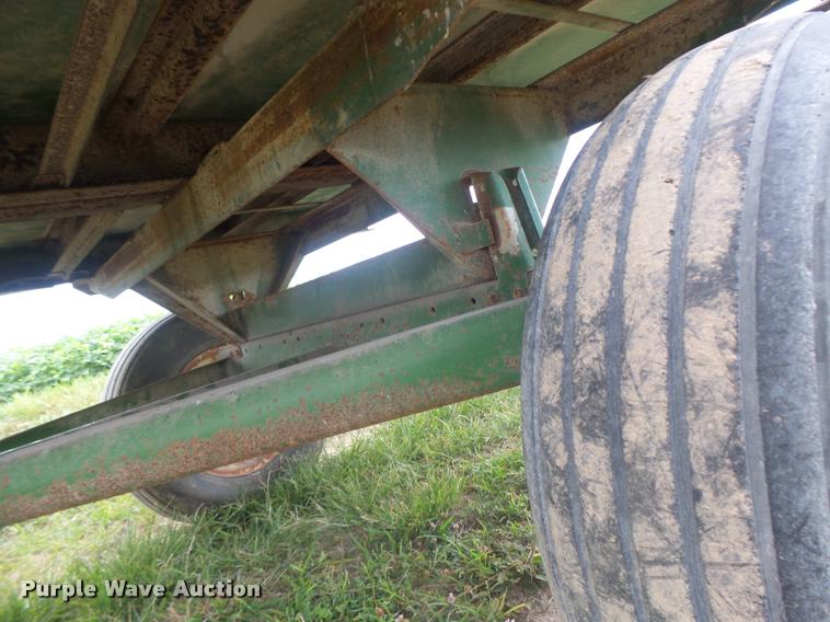 image for item DB5819 John Deere 112 silage wagon
