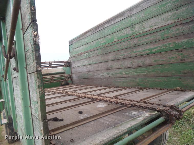 image for item DB5819 John Deere 112 silage wagon