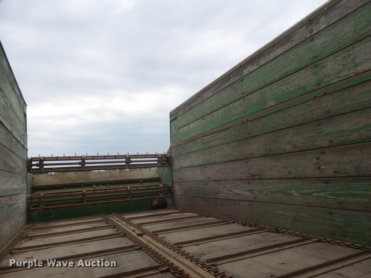 image for item DB5819 John Deere 112 silage wagon