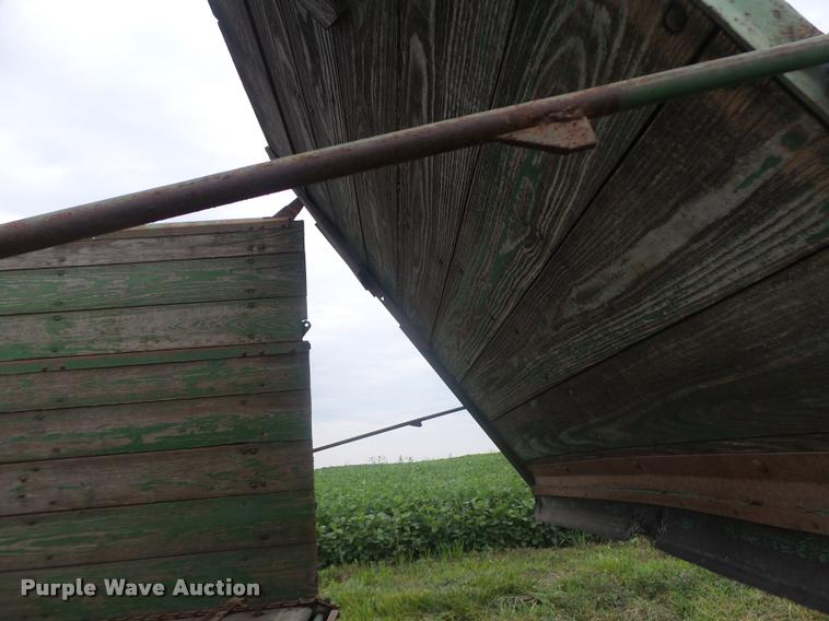 image for item DB5819 John Deere 112 silage wagon