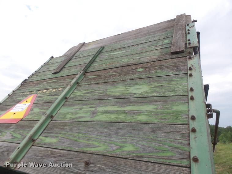 image for item DB5819 John Deere 112 silage wagon