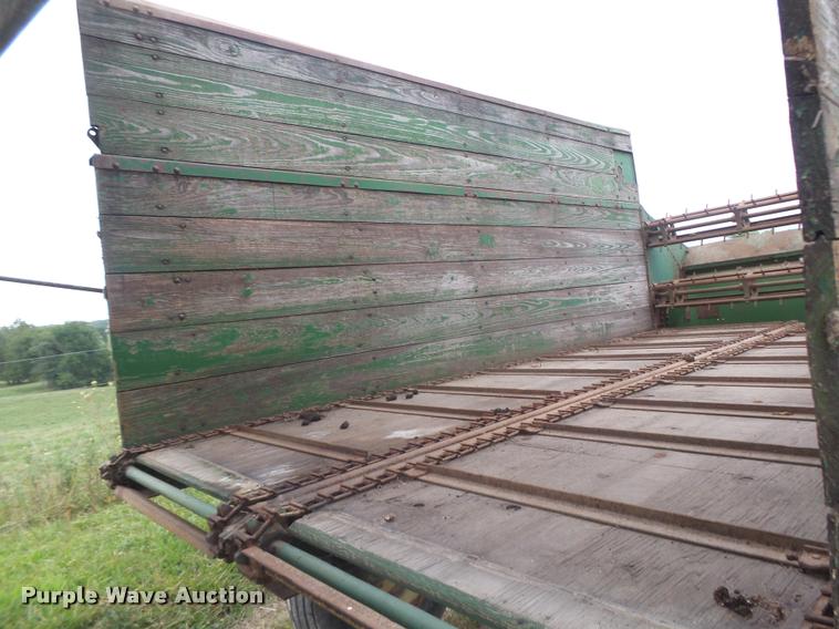 image for item DB5819 John Deere 112 silage wagon