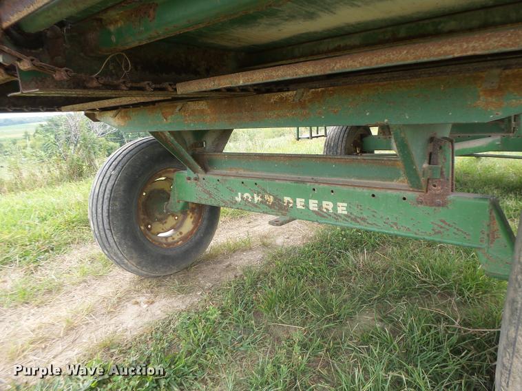 image for item DB5819 John Deere 112 silage wagon