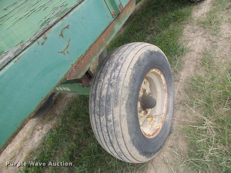 image for item DB5819 John Deere 112 silage wagon