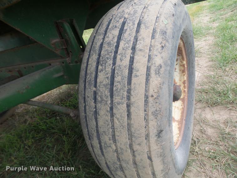 image for item DB5819 John Deere 112 silage wagon