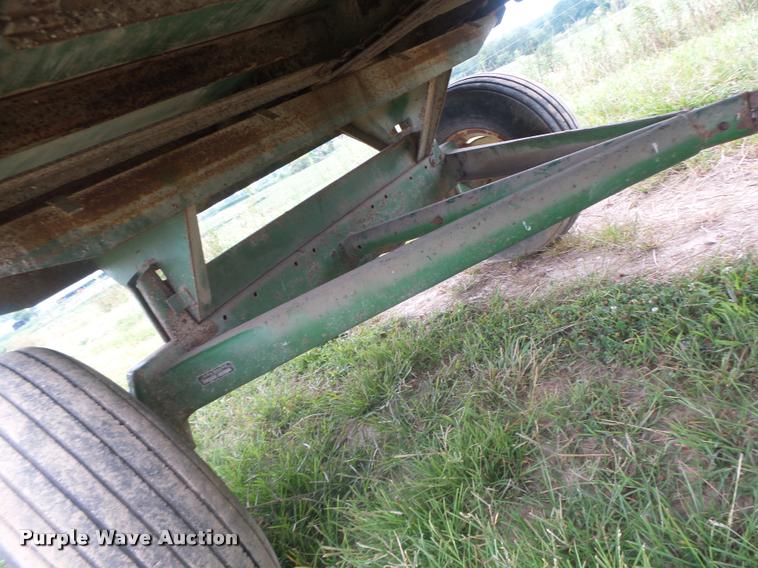 image for item DB5819 John Deere 112 silage wagon