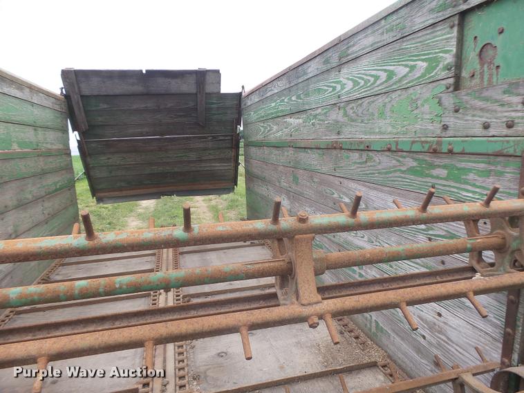 image for item DB5819 John Deere 112 silage wagon