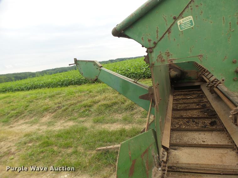 image for item DB5819 John Deere 112 silage wagon