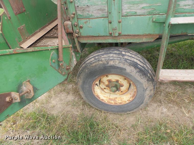 image for item DB5819 John Deere 112 silage wagon