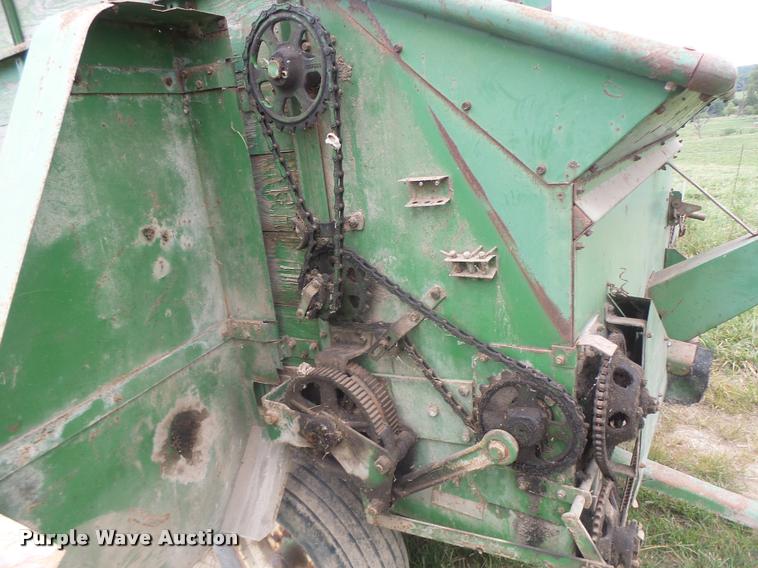 image for item DB5819 John Deere 112 silage wagon