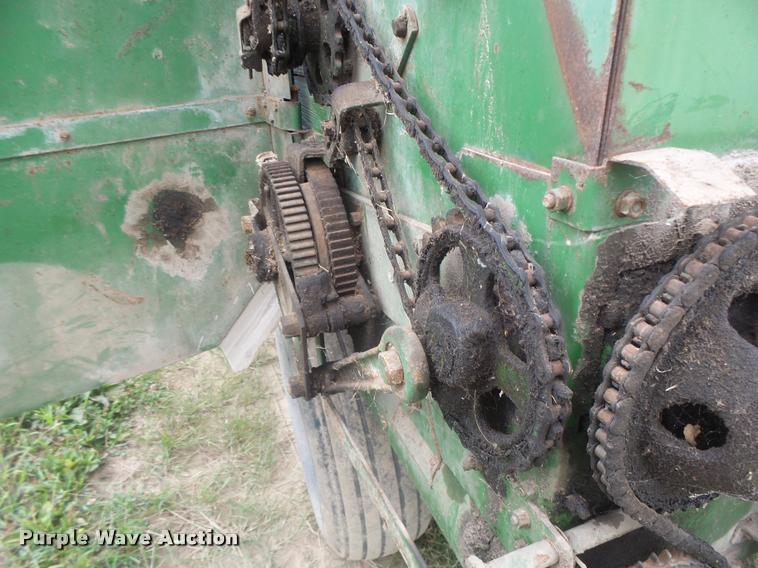 image for item DB5819 John Deere 112 silage wagon